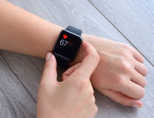 L’Apple Watch aide la médecine en détectant les troubles cardiaques / iStock.com - hocus-focus