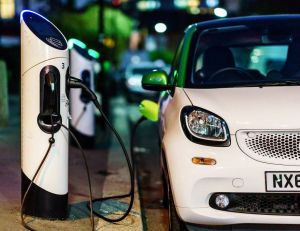 L'augmentation insuffisante des bornes de recharge pour les voitures électriques / iStock.com - nrqemi