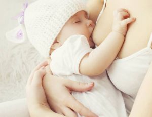 Lait infantile et santé : trois choses à savoir sur l’allaitement des bébés / iStock.com - Rohappy