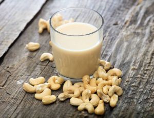 Le lait de noix de cajou : tout savoir / iStock.com - george tsartsianidis