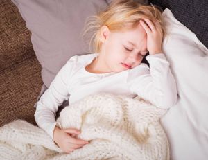 Les migraines de plus en plus courantes chez les enfants de 5 à 15 ans / iStock.com-grinvalds