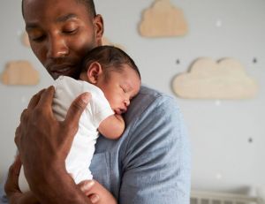 Les pères ne sont que 3,5 % des bénéficiaires du congé parental / iStock.com - monkeybusinessimages