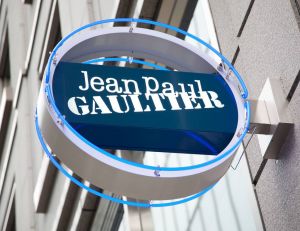 Les pièces iconiques de Jean-Paul Gaultier mises en location / iStock.com - TayaCho