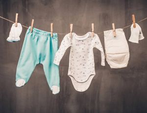 Les vêtements indispensables pour votre bébé ! / iStock.com-poplasen