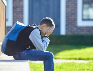 Mardi conseil : comment combattre la phobie scolaire ? / iStock.com - bodnarchuk