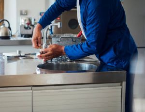 Mardi Conseils : comment éviter les arnaques de dépannage à domicile ?/iStock.com - SolStock