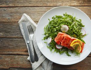 #Mardi Conseils : faut-il manger moins pour vivre plus longtemps ? / iStock.com - gradyreese