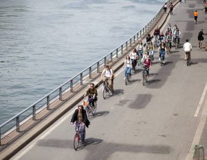 Mobilité : les projets de Paris pour les cyclistes et les piétons / iStock.com - olli0815