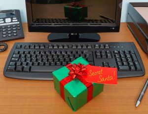 Noël au bureau : organisez un Secret Santa / iStock.com - RTimages