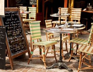 Nos idées de restaurant à Paris à moins de 15 euros / iStock.com - Nikada