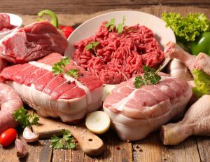 Par quels aliments peut-on remplacer la viande ? / Istock.com - margouillatphotos