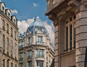 Paris et ses immeubles haussmanniens : une histoire d'architecture / iStock.com - jacquesvandinteren