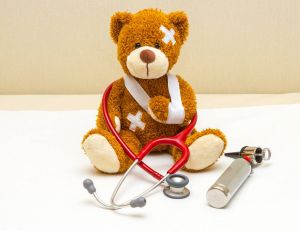 Peur du docteur : “l’Hôpital des nounours” sensibilise les enfants en douceur / iStock.com - catalinr