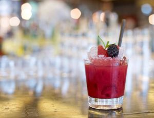 Printemps 2018 : Les mocktails ou cocktails sans alcool envahissent les bars / iStock.com / JazzIRT