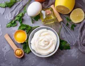 re/recette-de-la-mayonnaise-istock-com-yulka3ice-209-1521554109.jpg
