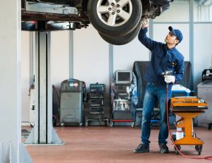 Réparation automobile : comment trouver le meilleur garage pour votre voiture / iStock.com - Minerva Studio