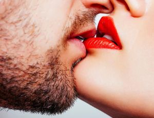 Saint-Valentin : le pouvoir étonnant des baisers sur la santé/ iStock.com - KovaksAlex