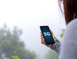 Samsung lance le premier portable avec la 5G / iStock.com - cokada