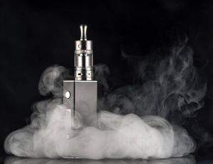Santé : l'e-cigarette est désormais interdite dans certains lieux/iStock.com - gawriloff