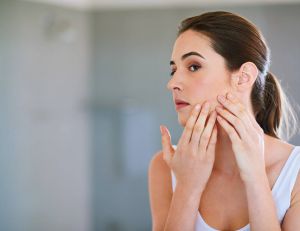 Solutions naturelles pour lutter contre l'acné / iStock.com - PeopleImages