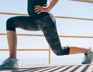 Sport : 3 exercices à faire chez soi pour éliminer la cellulite / iStock.com - iprogressman