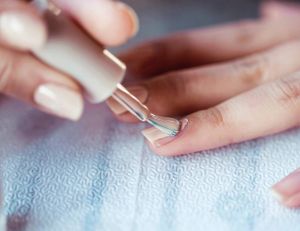 Substances chimiques : les vernis à ongles sont-ils un danger pour la santé ? / iStock.com - Xesai