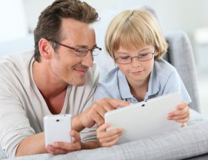 Offrir une tablette numérique à un enfant