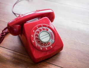 Télécoms : bientôt la fin du téléphone fixe ! / iStock.com - ronnachaipark
