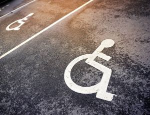 Tout savoir sur le stationnement pour handicapés / iStock.com - Connel_Design