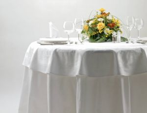 Choisissez une nappe selon la forme de votre table et l'atmosphère que vous souhaitez créer