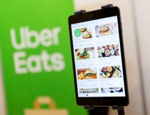 Uber Eats va lancer un abonnement pour se faire livrer en illimité / iStock.com - rockdrigo68