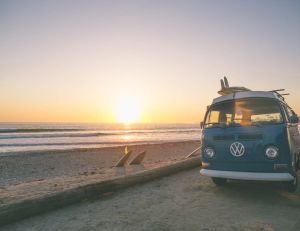 Vacances et camping : conseils et astuces pour voyager en van aménagé / iStock.com - Aubrey Lao