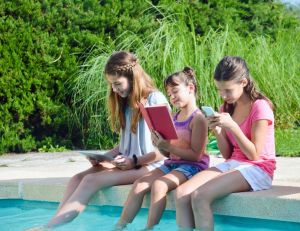 Vendredi lecture : les cahiers de vacances sont-ils utiles pour vos enfants ? / iStock.com - Maica