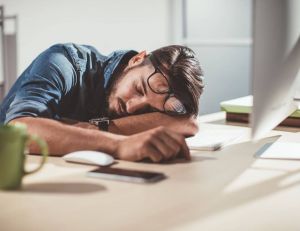 Vie pro : le manque de sommeil néfaste au travail / iStock.com - South_agency