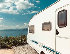 Voyage : le camping-car séduit de plus en plus les Français / iStock.com - Sergey Tinyakov