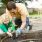 Fête des pères : quel cadeau offrir à un papa qui jardine ? / iStock.com - RyanJLane