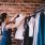 Lutter contre la surconsommation tout en achetant des vêtements, c'est possible ! / iStock.com - criene