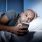 De nombreux effets néfastes pour la santé émanent de l'utilisation du smartphone au lit