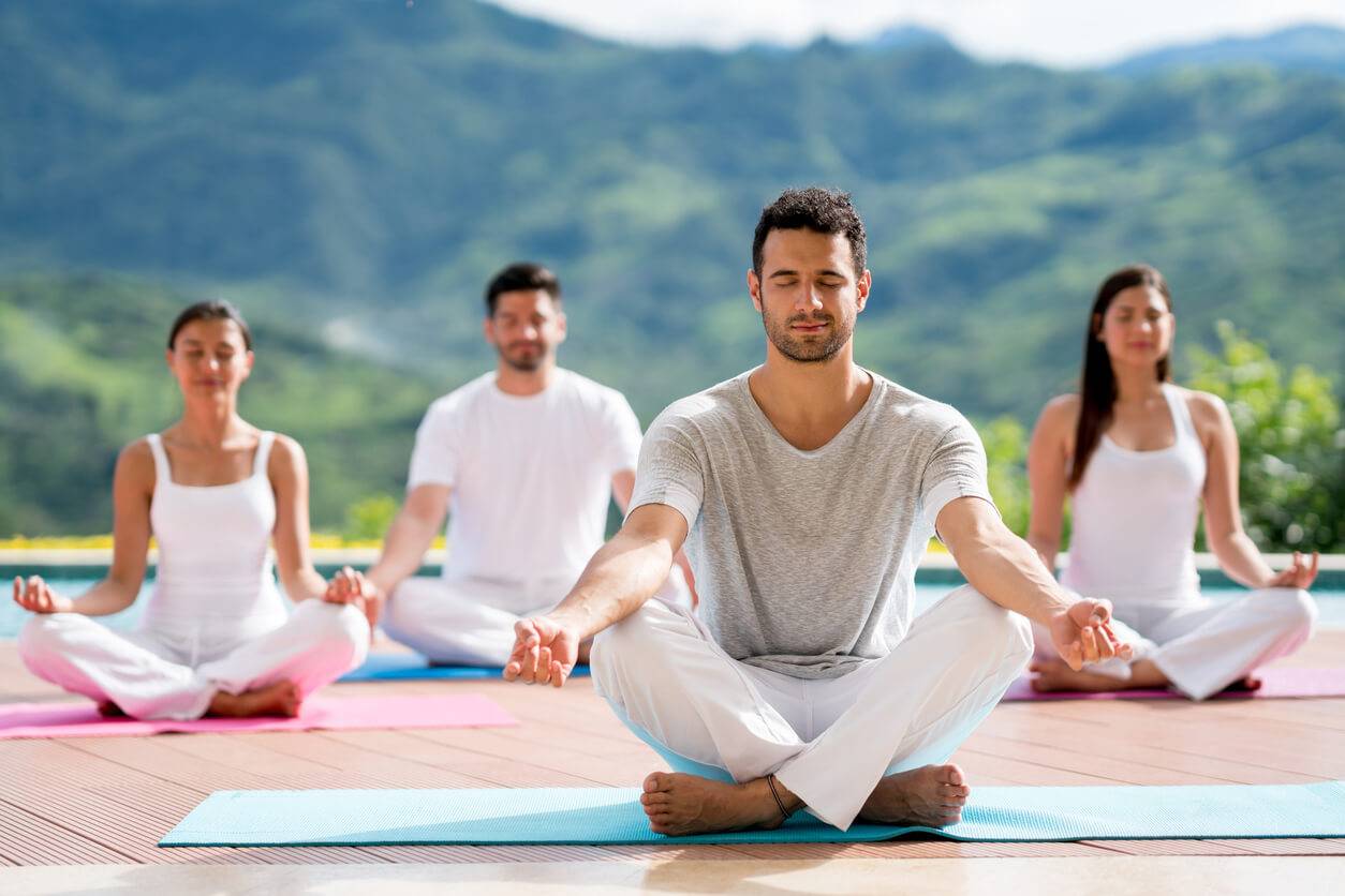 Pratiquer le yoga en toute sérénité | Pratique.fr